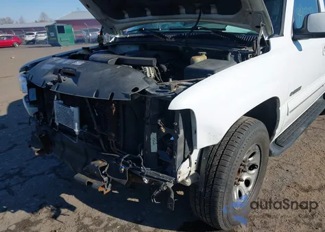 2002 Chevrolet Tahoe Lt from USA, damaged, VIN 1GNEC13Z52R143996